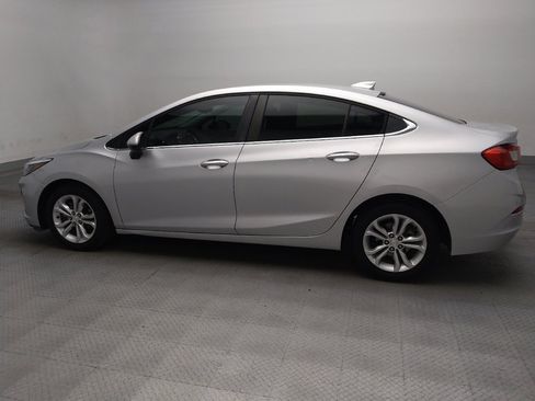Used 2019 Chevrolet Cruze LT w/ Convenience Package FWD image 3