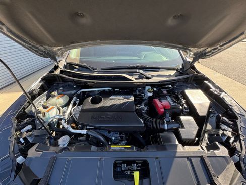 Used 2025 Nissan Rogue SV FWD image 29