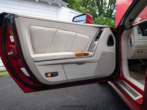 Used 2005 Cadillac XLR RWD image 36