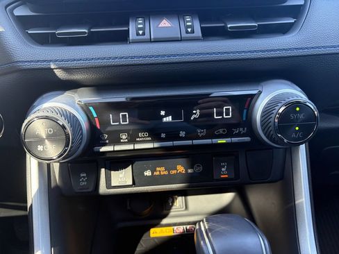Used 2023 Toyota RAV4 XSE AWD/4WD image 17