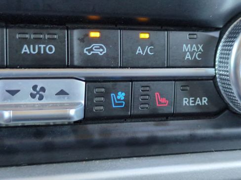 Used 2024 Ford Expedition XLT image 23