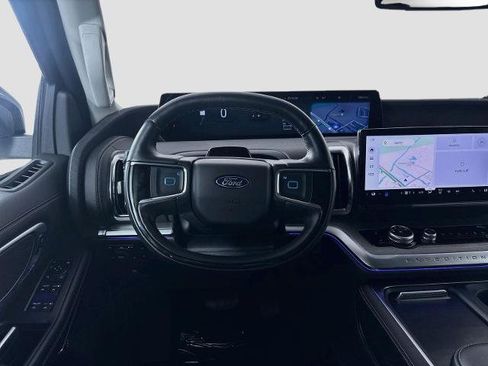 Certified 2025 Ford Expedition Max Platinum w/ Driver's Package AWD/4WD image 11