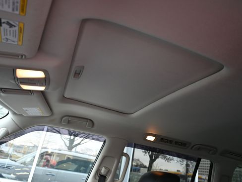 Used 2018 Nissan Armada Platinum image 12