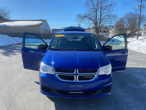 Used 2018 Dodge Grand Caravan SE w/ UConnect Hands-Free Group image 30