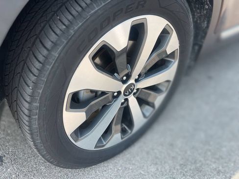 Used 2021 Kia Telluride EX w/ EX Premium Package FWD image 2