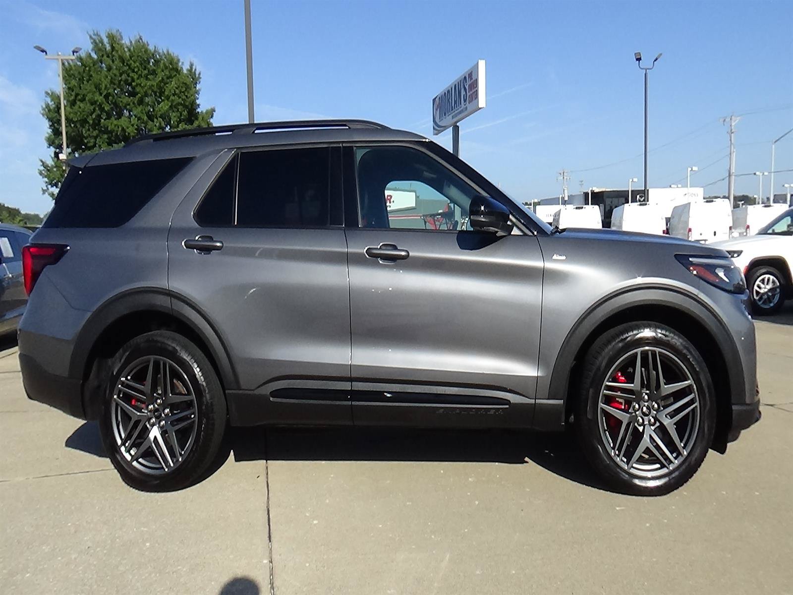 Used 2025 Ford Explorer ST-Line w/ ST-Line Street Pack AWD/4WD image 4