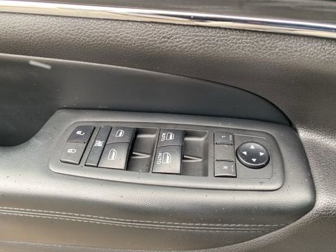 Used 2021 Jeep Grand Cherokee Limited w/ Sun & Sound Group image 31