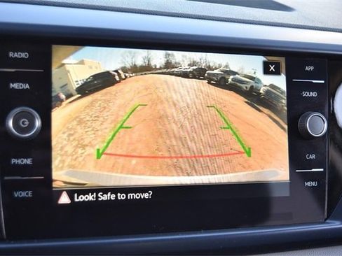 Certified 2022 Volkswagen Taos SE image 12