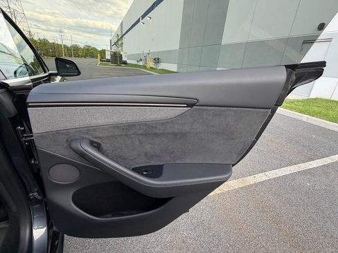 Used 2026 Tesla Model Y Long Range AWD/4WD image 18