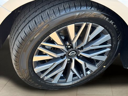 Used 2024 Nissan Altima 2.5 SV FWD image 11