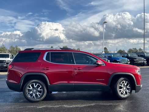 Used 2023 GMC Acadia SLT image 2