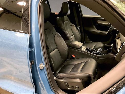 Certified 2024 Volvo XC40 B5 Plus AWD/4WD image 29