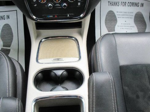 Used 2017 Dodge Grand Caravan SXT FWD image 38