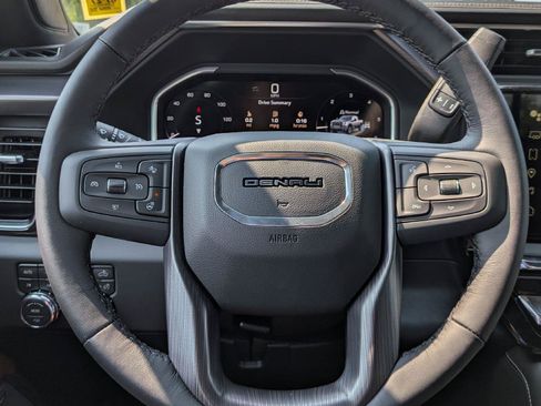 New 2026 GMC Sierra 2500 Denali Ultimate w/ LPO, Black Badging Package AWD/4WD image 17