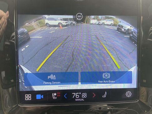 Certified 2023 Volvo XC60 B5 Ultimate w/ Climate Package image 28