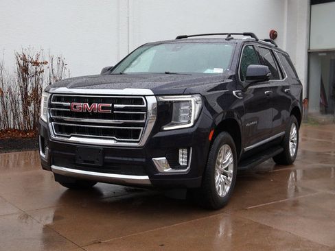 Used 2022 GMC Yukon SLT w/ SLT Premium Package image 4