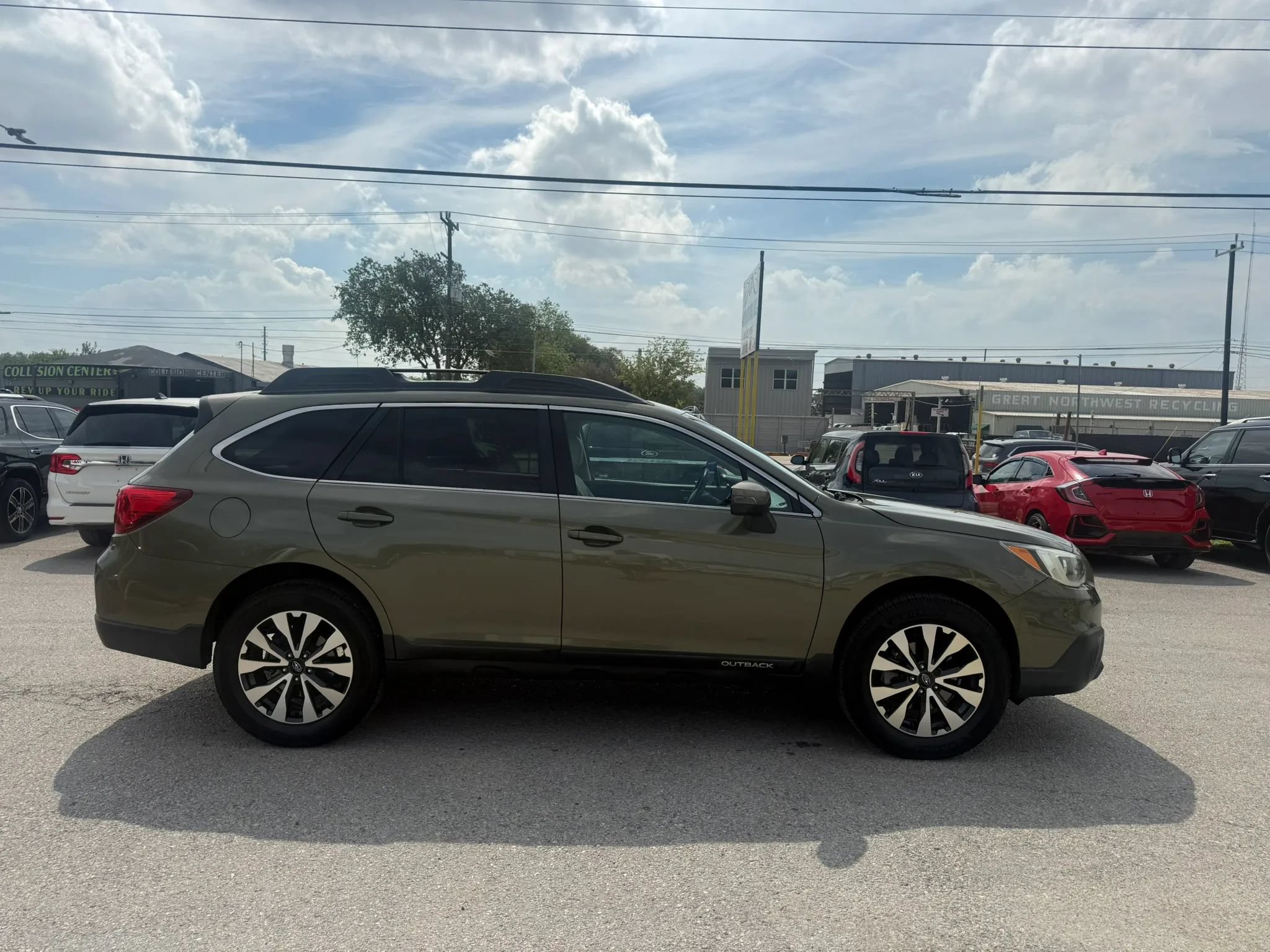 Used 2017 Subaru Outback 2.5i Limited AWD/4WD image 5