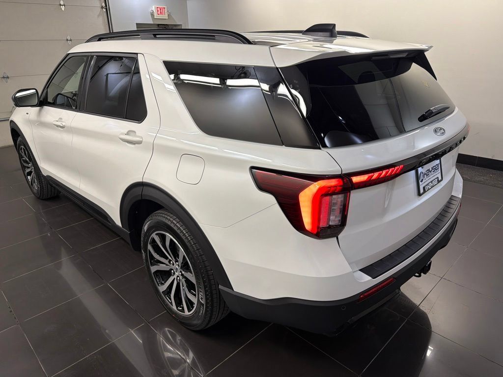 New 2027 Ford Explorer ST-Line AWD/4WD image 4
