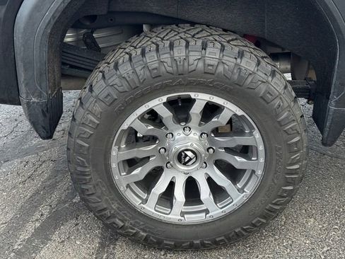 Used 2022 GMC Sierra 2500 AT4 w/ AT4 Preferred Package image 12