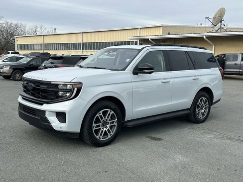 Used 2025 Ford Expedition Active image 2