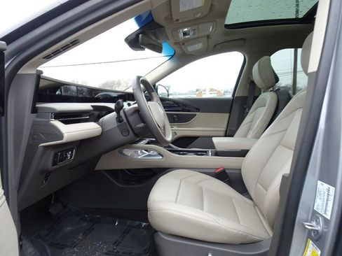 Used 2024 Lincoln Nautilus Premier w/ Equipment Group 102A image 8