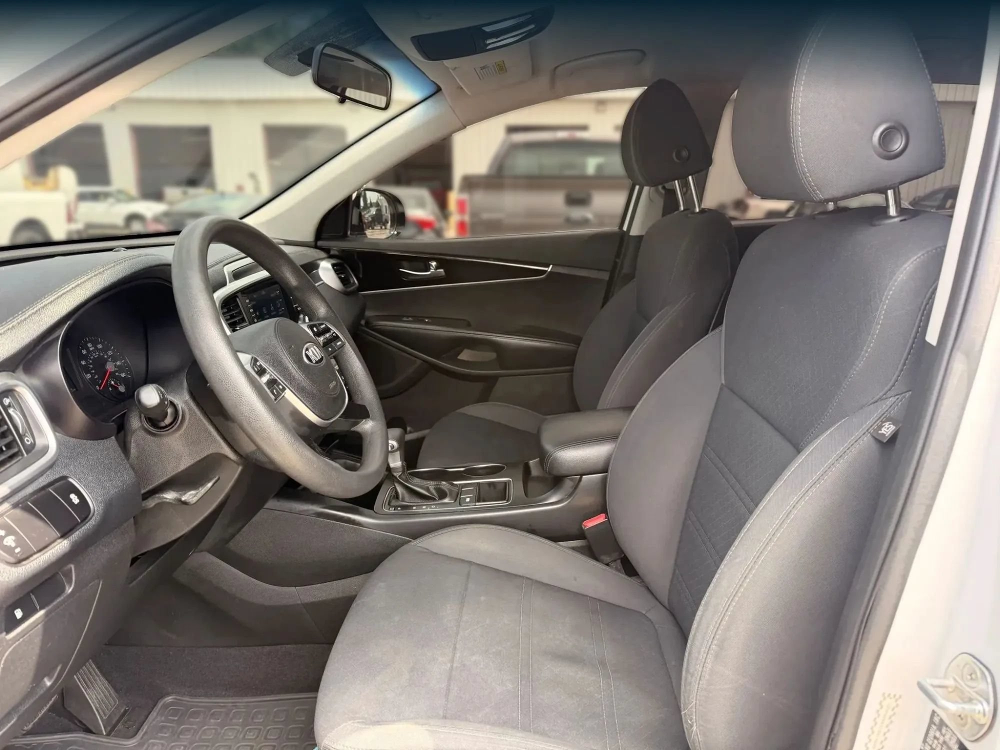 Used 2020 Kia Sorento FWD V6 image 2