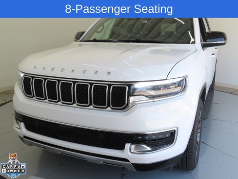 Used 2024 Jeep Wagoneer Series II w/ Flexible Seating Group RWD image 8