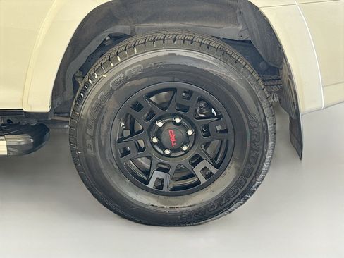 Used 2021 Toyota 4Runner Venture image 22