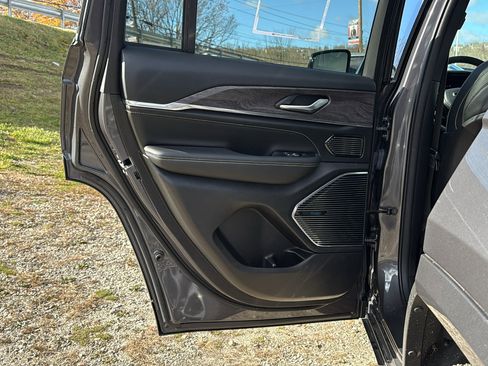 Used 2022 Jeep Grand Cherokee Overland image 26