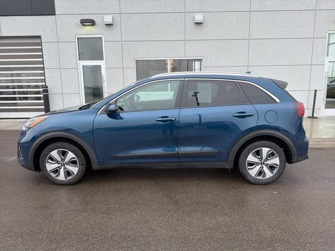 Certified 2020 Kia Niro LX image 3