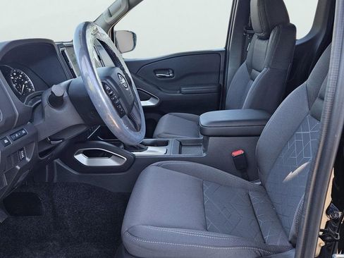 Used 2025 Nissan Frontier SV w/ SV Convenience Package image 10