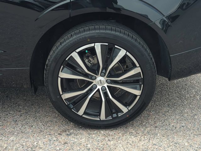 Used 2023 Volvo XC60 B5 Plus w/ Climate Package FWD image 10