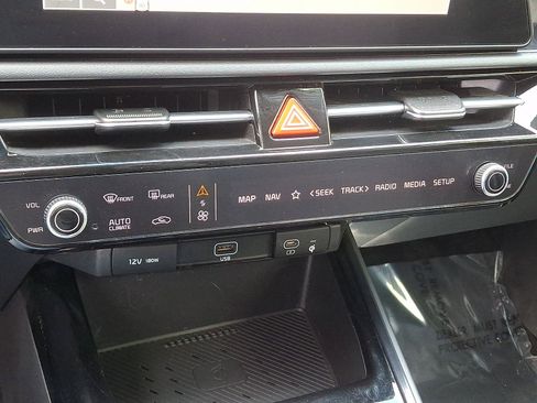 Certified 2024 Kia Niro EX FWD image 16