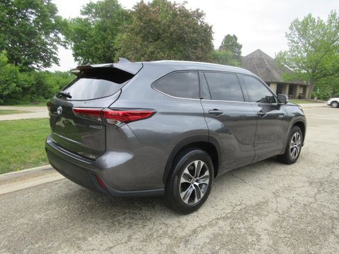 Used 2021 Toyota Highlander XLE FWD image 14