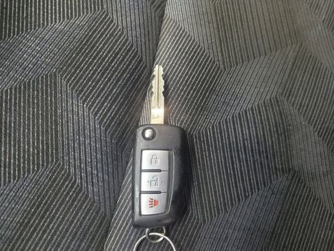 Used 2015 Nissan Rogue S image 32