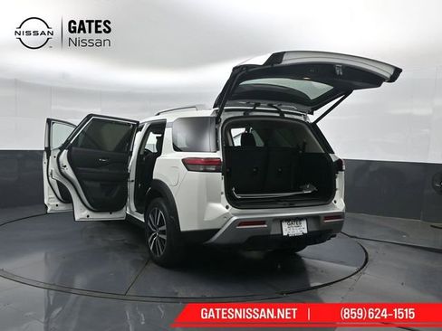 Used 2024 Nissan Pathfinder Platinum AWD/4WD image 61