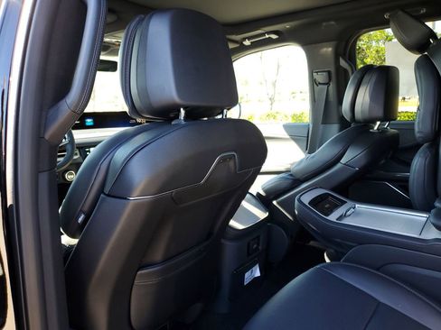 New 2025 Lincoln Navigator L Reserve w/ Jet Appearance Package AWD/4WD image 10