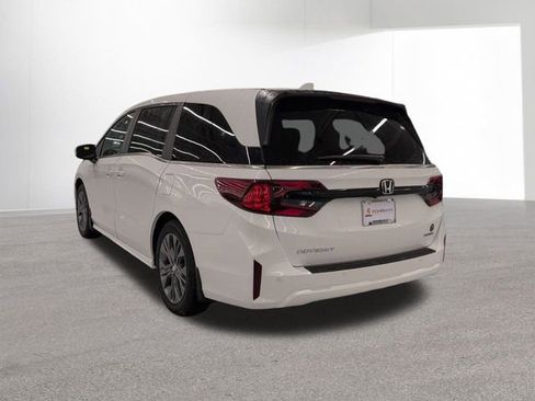 New 2026 Honda Odyssey Touring image 32
