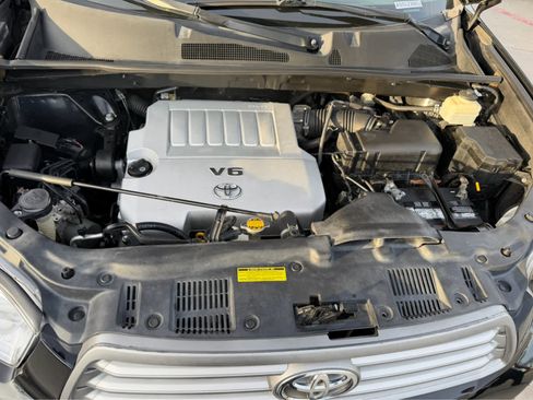 Used 2010 Toyota Highlander SE image 17
