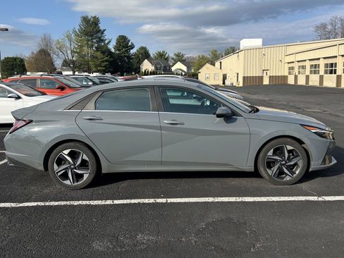 Used 2022 Hyundai Elantra Limited image 5