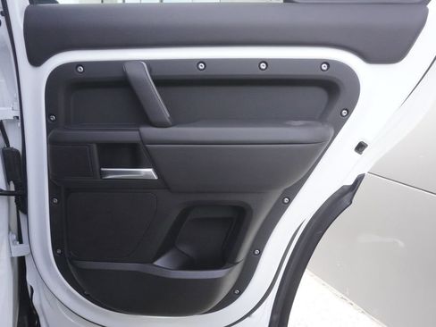 New 2026 Land Rover Defender 110 X-Dynamic SE image 25