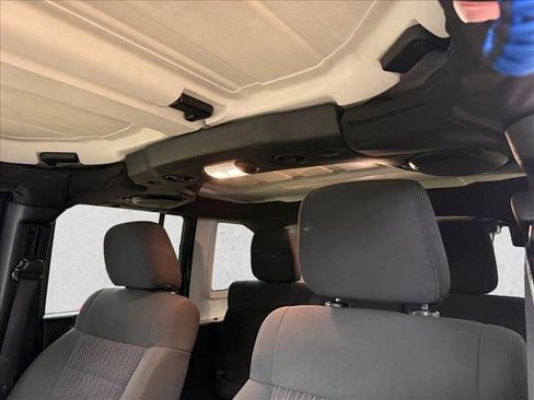 Used 2012 Jeep Wrangler Unlimited Rubicon w/ Connectivity Group image 15