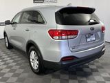 Used 2018 Kia Sorento LX image 4