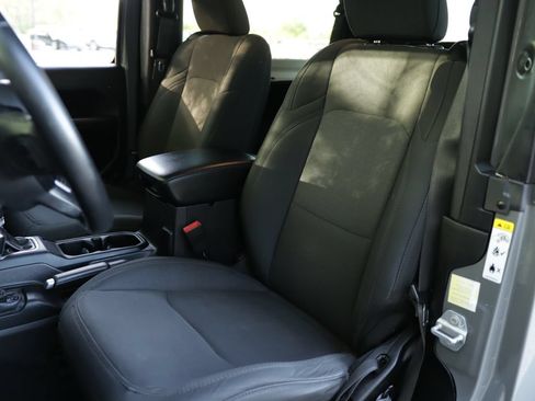 Used 2019 Jeep Wrangler Sport AWD/4WD image 22