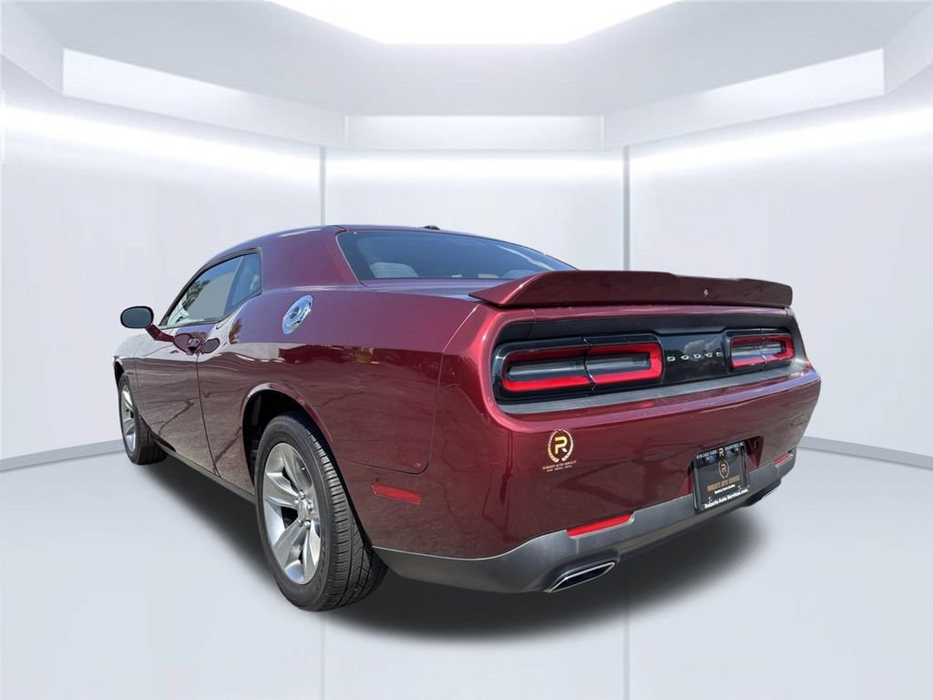 Used 2018 Dodge Challenger SXT RWD image 3