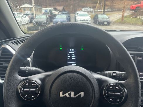 Used 2025 Kia Soul LX w/ LX Technology Package image 25