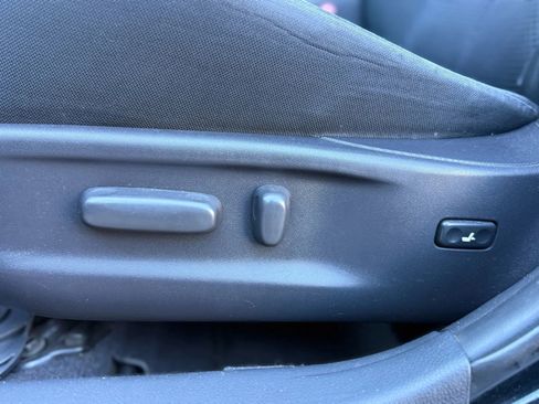 Used 2011 Toyota Camry SE image 12