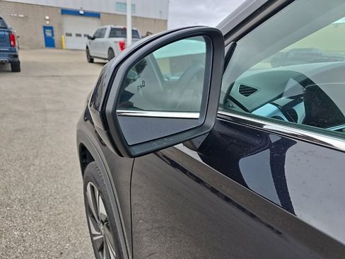 Used 2025 Volkswagen Taos SE image 6