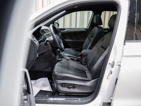 Used 2024 Volkswagen Tiguan SE R-Line AWD/4WD image 10