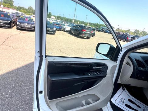 Used 2014 Dodge Grand Caravan SXT image 10